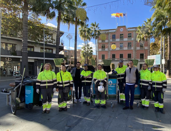 Nous equips d’escombrat manual per netejar els carrers de Castelldefels